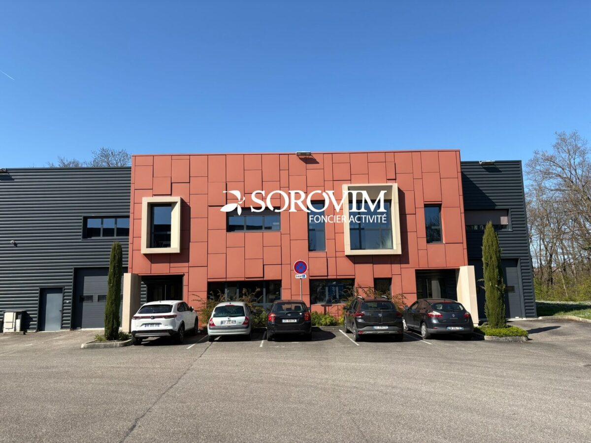 Locaux d'activité A VENDRE de 840 m² non divisibles a DARDILLY