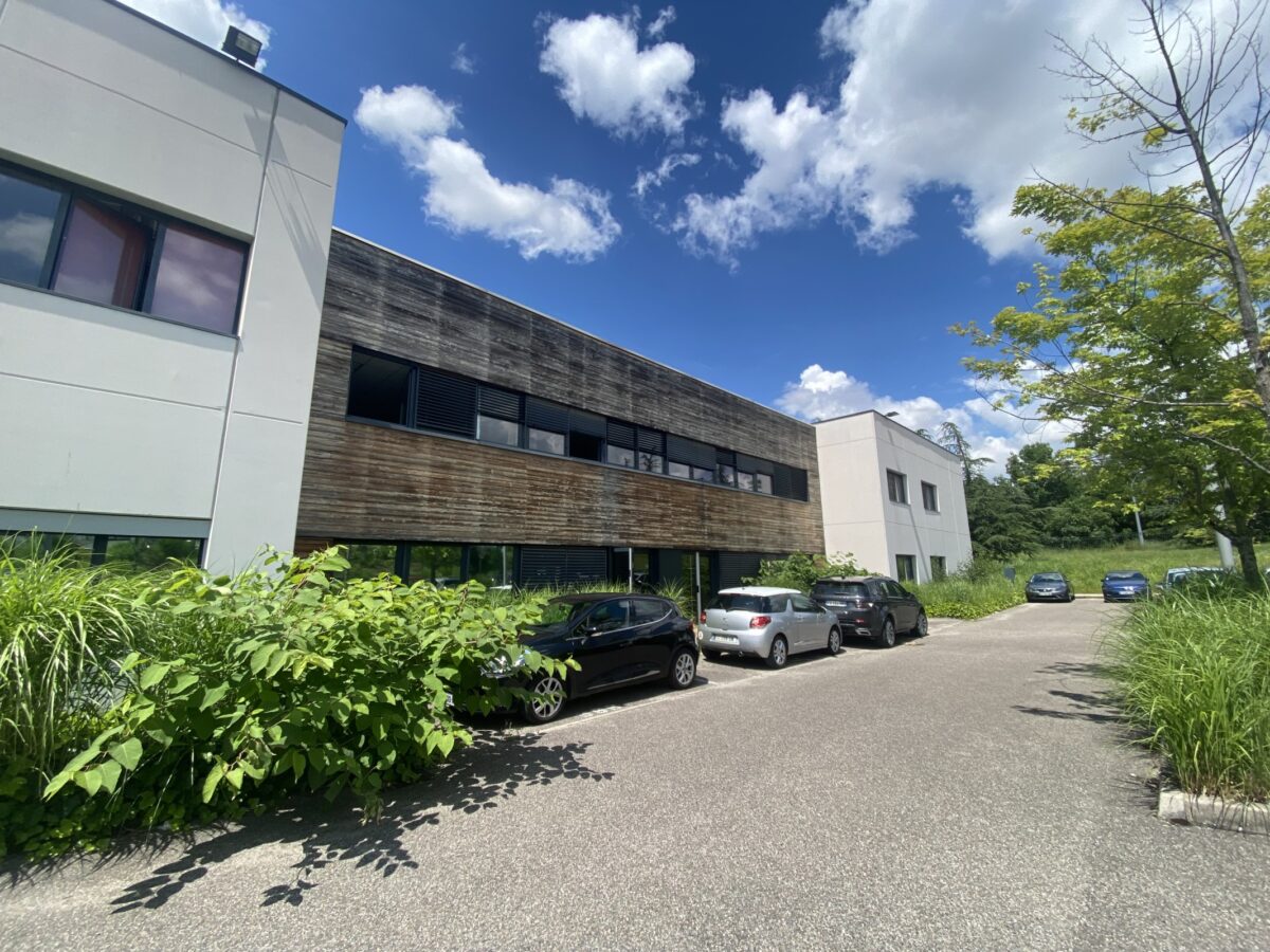 Bureaux A LOUER de 1 910 m² divisibles à partir de 134 m² a SAINT PRIEST