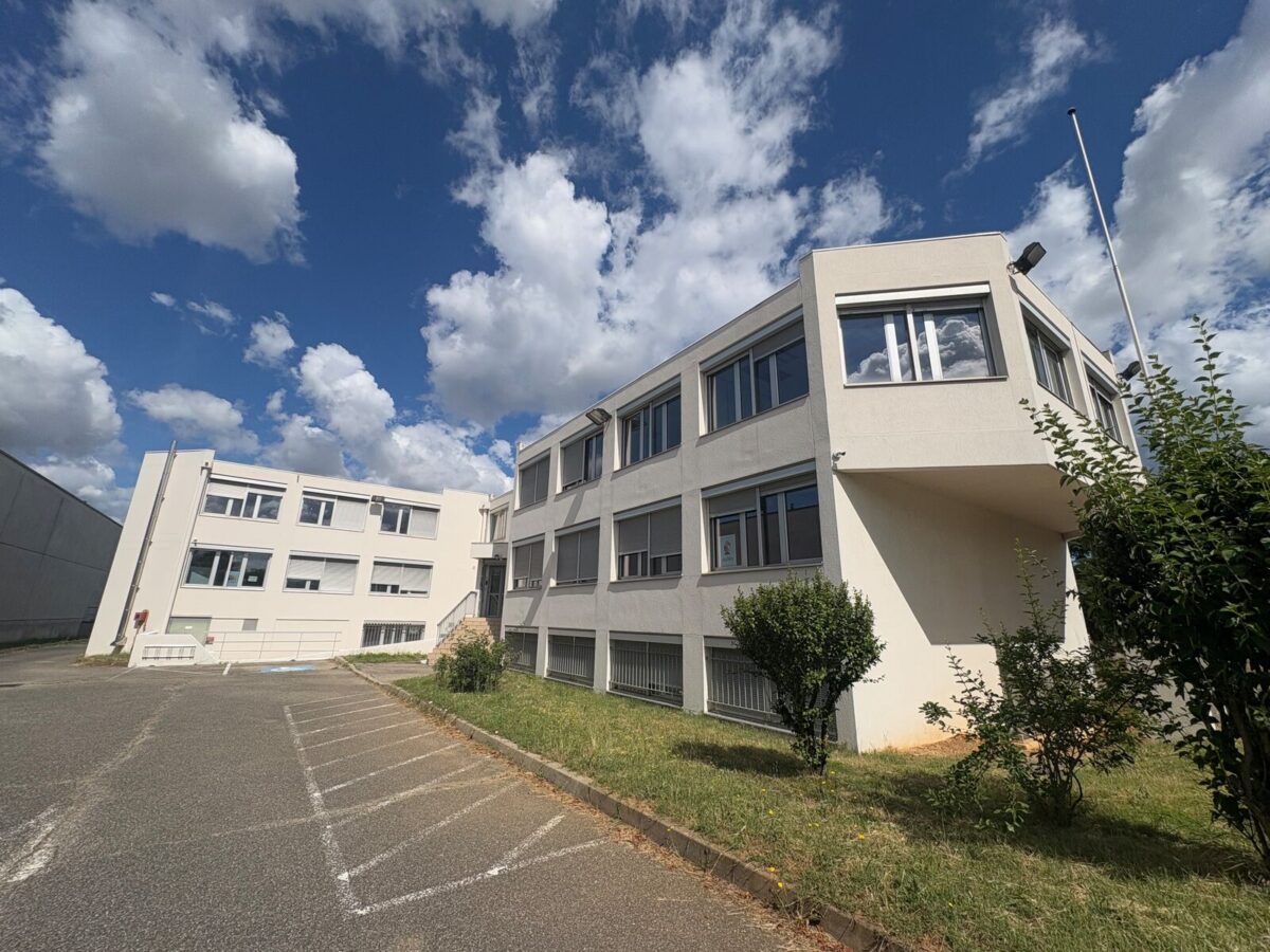 Bureaux A VENDRE de 1 161 m² divisibles à partir de 180 m² a CHASSIEU
