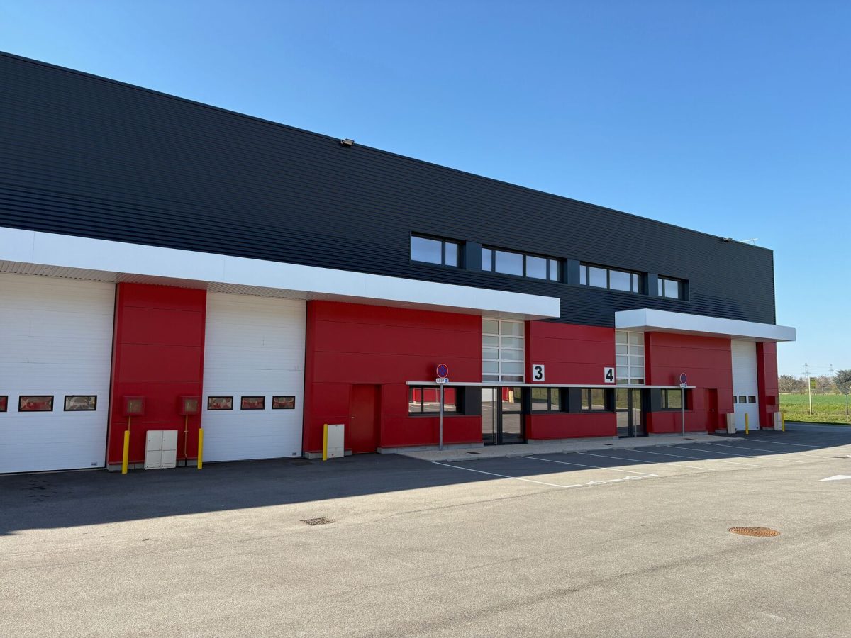 Locaux d'activité A LOUER de 554 m² non divisibles a HEYRIEUX