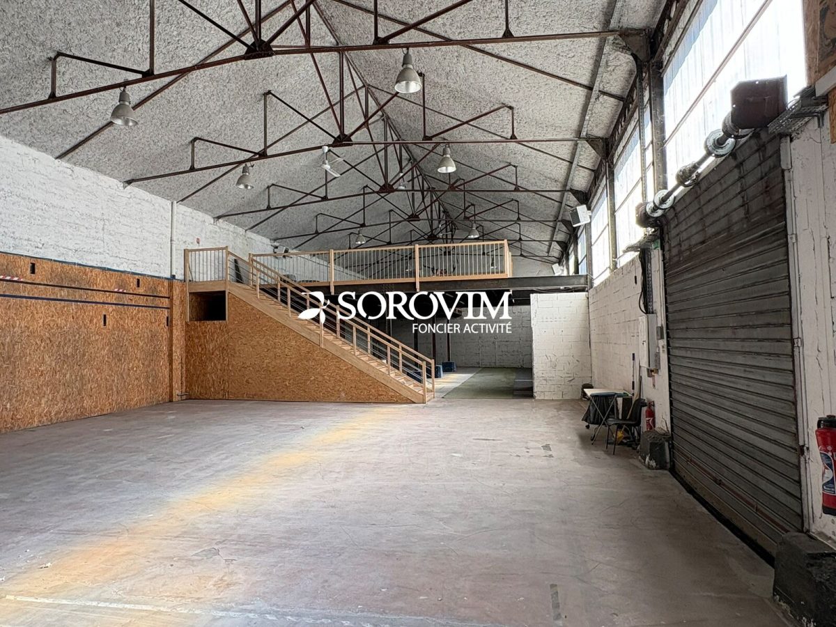 Locaux d'activité A LOUER de 877 m² non divisibles a LYON