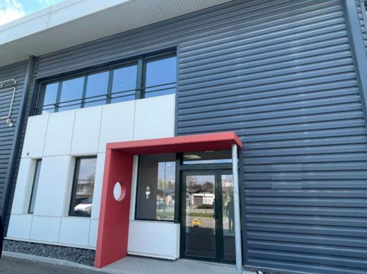 Locaux d'activité A LOUER de 341 m² non divisibles a SAINT QUENTIN FALLAVIER