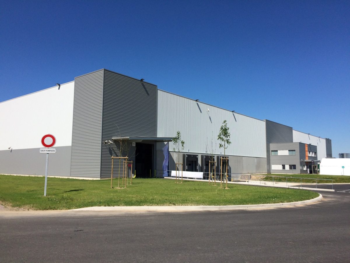 Locaux d'activité A VENDRE de 8 001 m² non divisibles a MONTBEUGNY