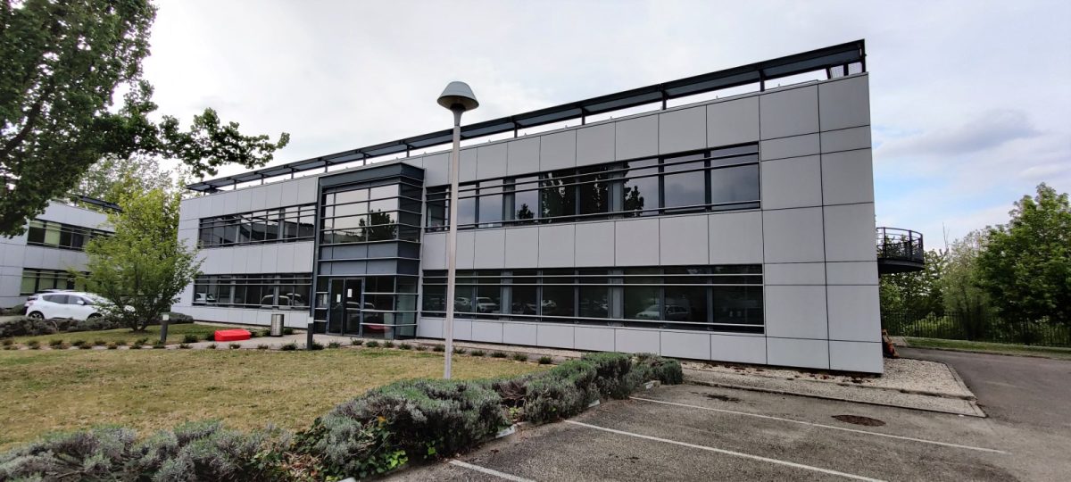 Bureaux A LOUER de 407 m² divisibles à partir de 89 m² a SAINT PRIEST