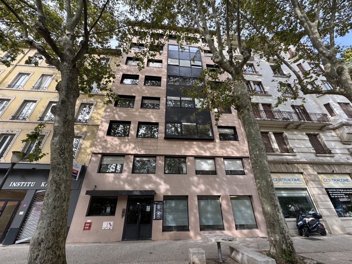 Bureaux A LOUER de 90 m² non divisibles a LYON