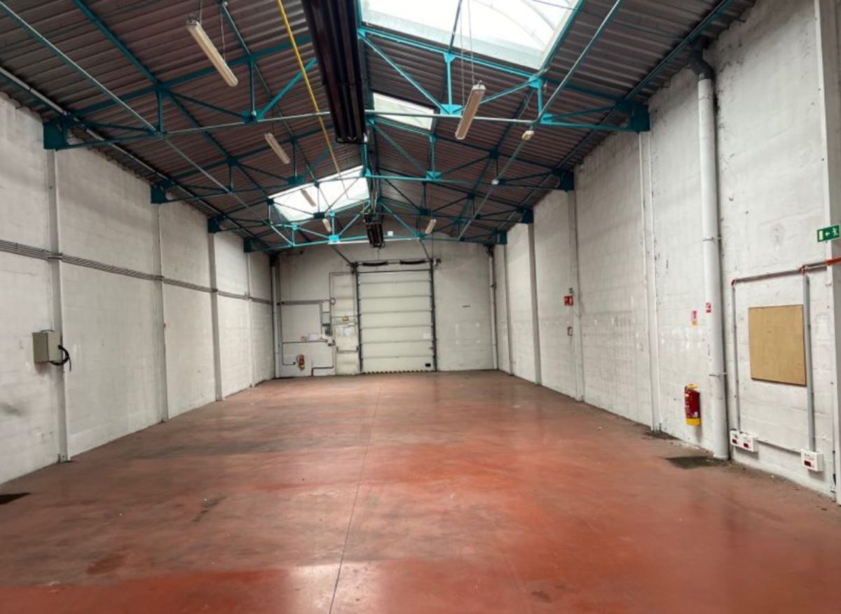 Locaux d'activité A LOUER de 974 m² non divisibles a LYON