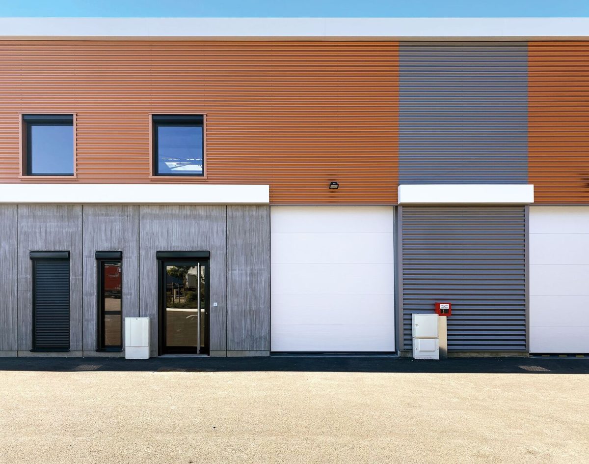 Locaux d'activité A VENDRE OU A LOUER de 203 m² non divisibles a MEYZIEU